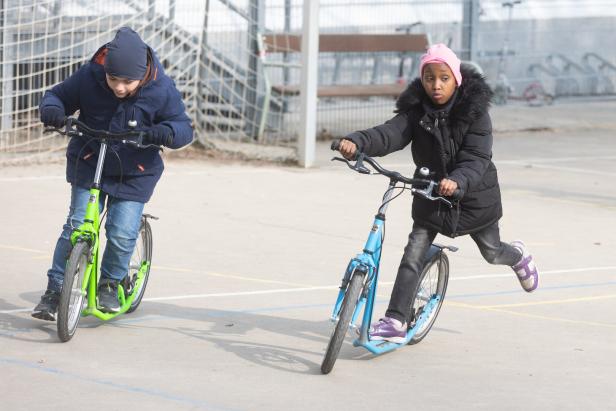 Neues Schulangebot: R wie Rollern oder Radeln