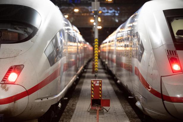 Deutscher Mega-Streik legt Österreichs Westbahnstrecke lahm