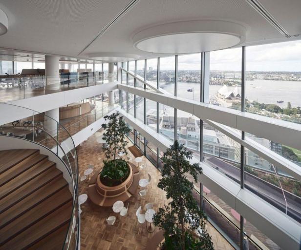Blick aus dem Quay Quarter Tower in Sydney auf das Opernhaus und die Harbour Bridge.