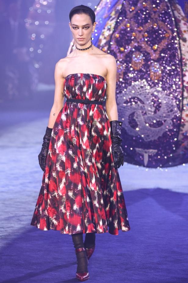 Ein Hauch der 50er: Dior eröffnet die Paris Fashion Week