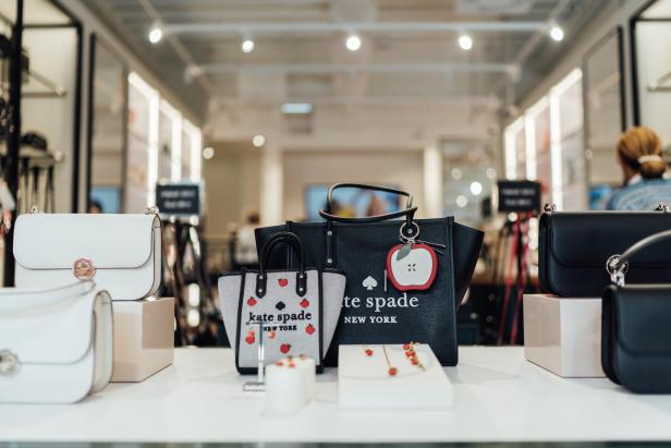 100 % Freude und bis zu 70 % Extra-Rabatt vom Outletpreis: Fashion Shopping Week von 13. bis 18. März