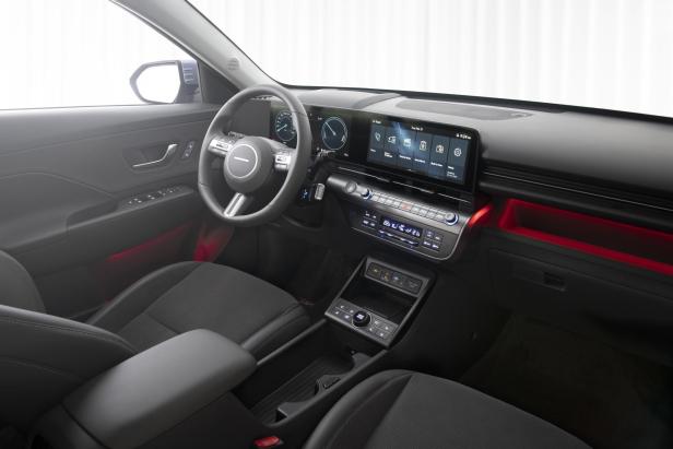 kona_ev_interior_dark_dsc5543.jpg