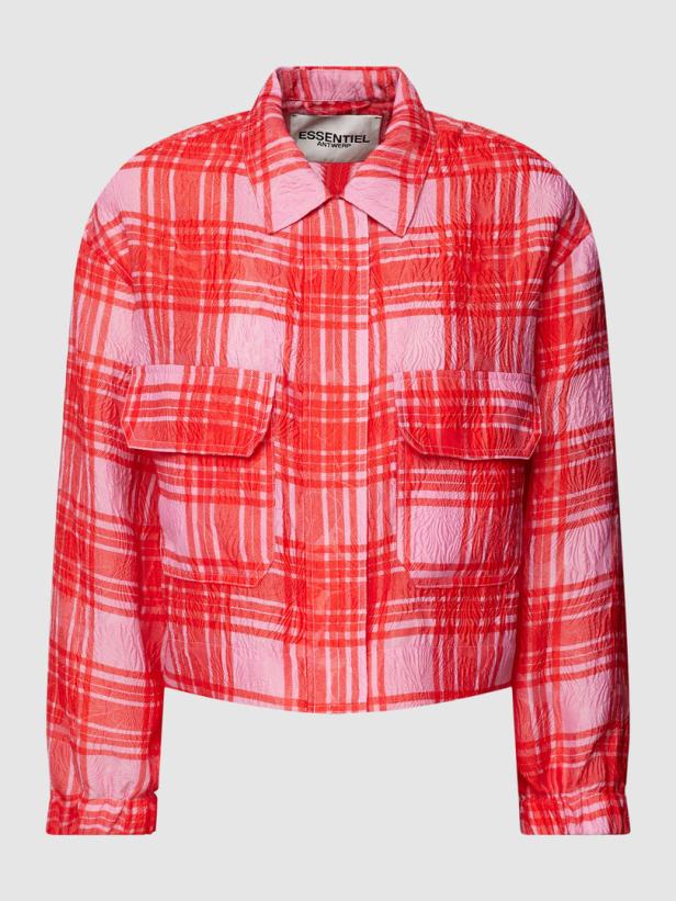 Eine rot-rosa karierte Jacke der Marke Essentiel Antwerp.
