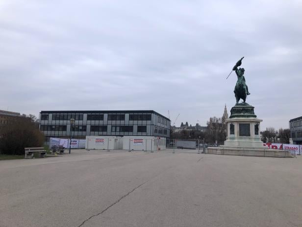 Ein Pavillon löst die anderen ab: Zahlreiche Baustellen am Heldenplatz