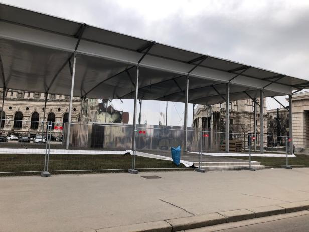 Ein Pavillon löst die anderen ab: Zahlreiche Baustellen am Heldenplatz