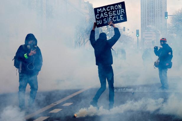Massenstreiks gegen Pensionsreform legen Frankreich lahm