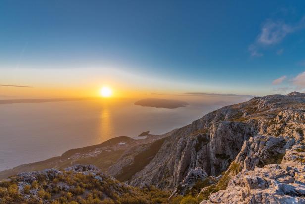 Vom schroffen Biokovo-Gebirge bewacht: Kroatiens Küstenregion Dalmatien