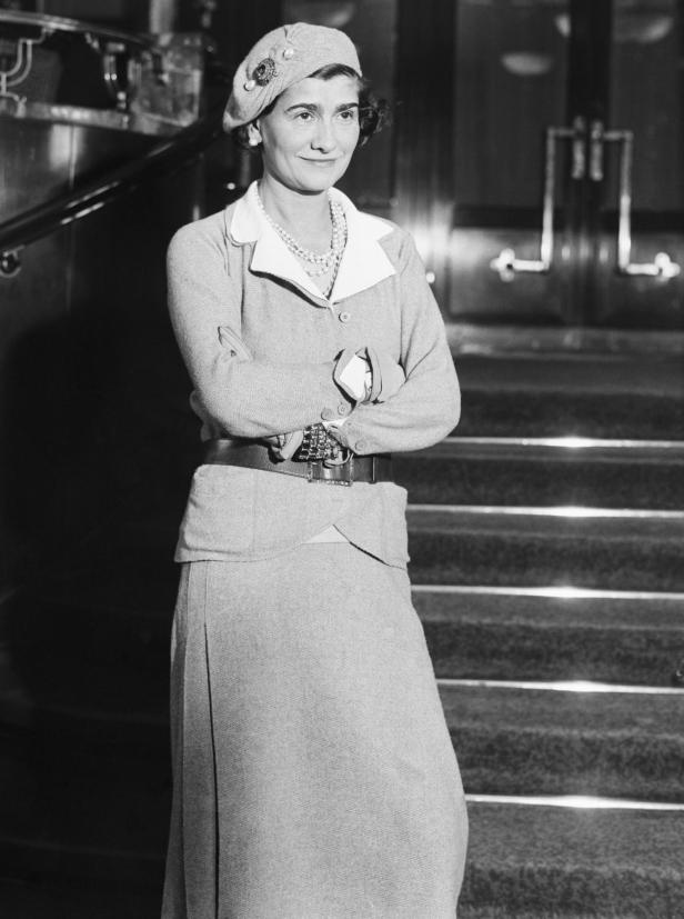 Nahaufnahme von Gabrielle „Coco“ Chanel. Fotografie, 1931.