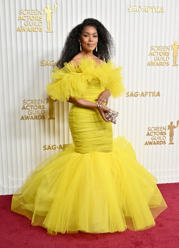 Angela Bassett in einem gelben Tüllkleid bei den Screen Actors Guild Awards.
