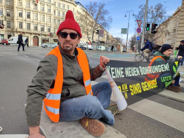 Klimakleber blockierten Straßen in Wien und Graz