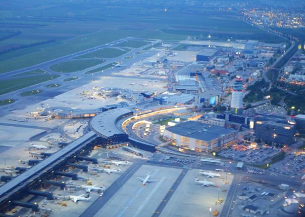 Eine Luftaufnahme des Vienna International Airport.