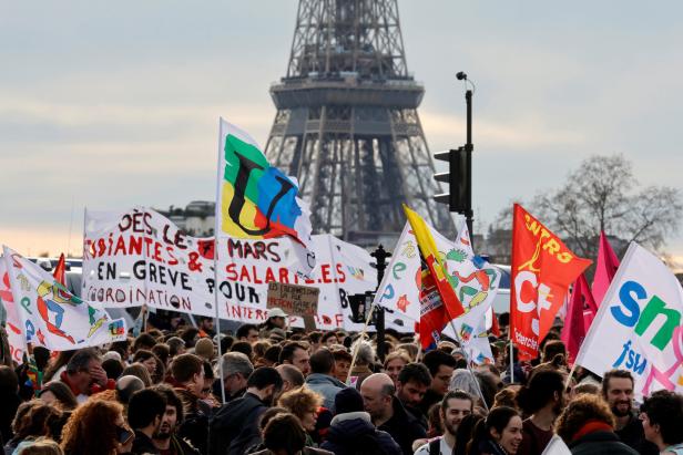 Was hinter den Protesten gegen Frankreichs Pensionsreform steckt
