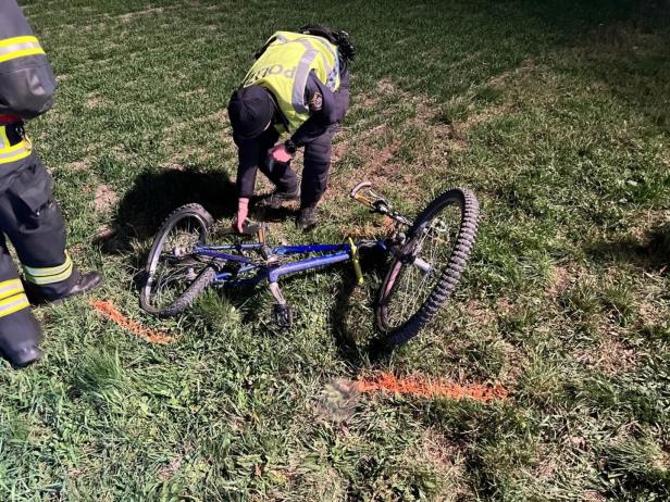 Bezirk Baden: Radfahrer von Pkw erfasst und tödlich verletzt