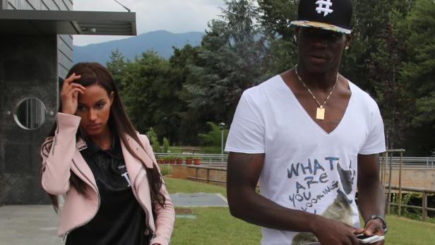 Mario Balotelli mit seiner damaligen Verlobten Fanny Neguesha.
