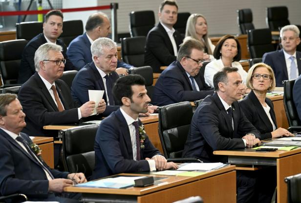 Umstrittene Sitzung: Mikl-Leitner ist wieder ÖVP-Landeshauptfrau