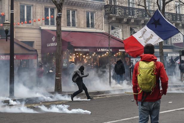 Proteste schrecken Charles: Paris-Besuch wurde vertagt