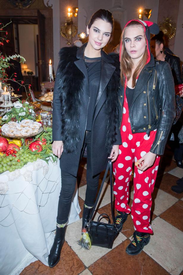 Lagerfeld outet Cara & Kendall als Liebespaar