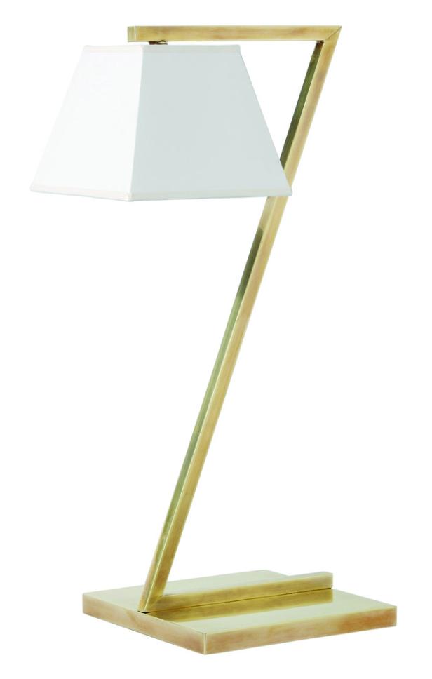 Eine moderne Tischlampe mit einem weißen Lampenschirm und einem goldenen Metallgestell.