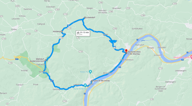 Eine Karte der Region Wachau mit einer hervorgehobenen Fahrradroute von Weißenkirchen nach Lobendorf und zurück.