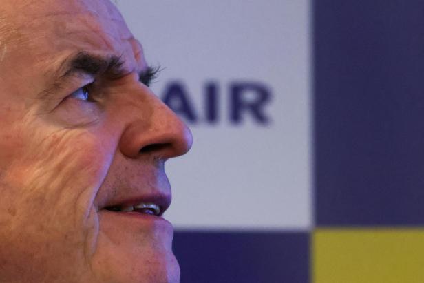 FILE PHOTO: Ryanair CEO Michael O'Leary attends a news conference in Brussels