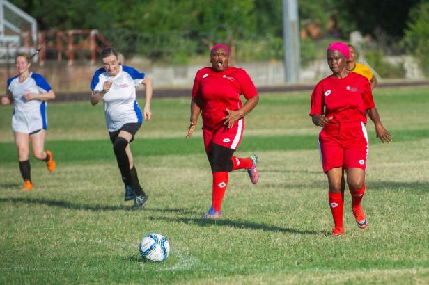 Erster "Oma-Worldcup": Stars sind dort die Fußballerinnen 55+