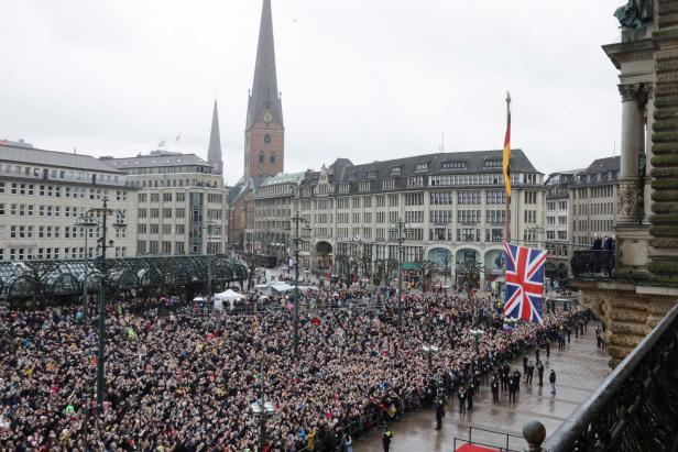 Charles in Hamburg: Eine Geste für die Geschichtsbücher