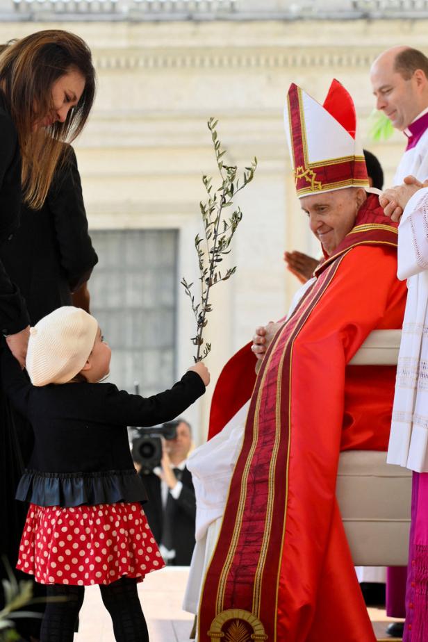 Papst feierte Palmsonntagsmesse wie geplant