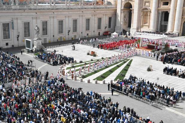 Papst feierte Palmsonntagsmesse wie geplant