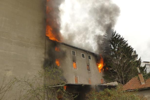 Drei Jugendliche wegen Brand in Grazer Rösselmühle vor Gericht