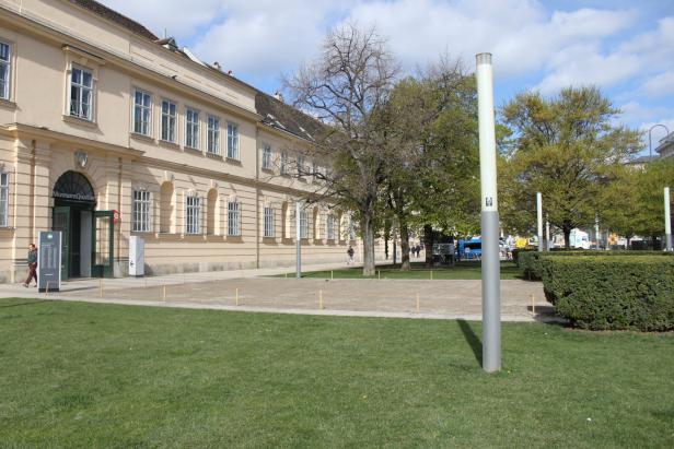 Die Rollrasen in der Stadt: Eingerollt im MQ, ausgerollt am Rathausplatz