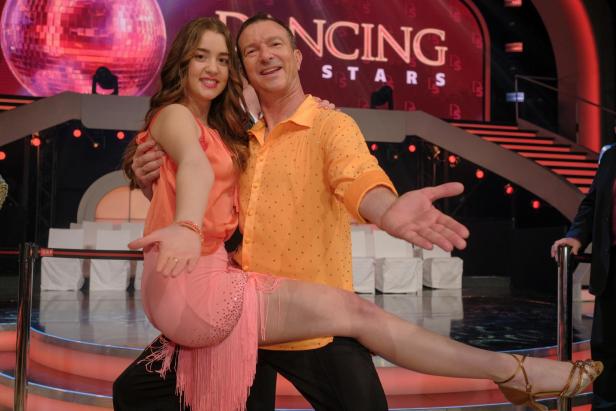 Wie die "Dancing Stars" Ostern feiern: Nesterl suchen, Eier färben und ein Spezialgast