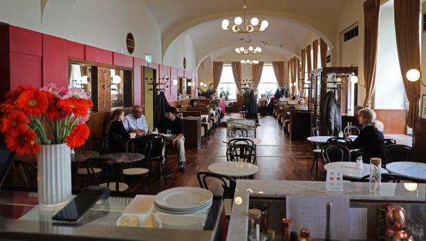 Nach monatelanger Schließung: Café Westend wird neu eröffnet