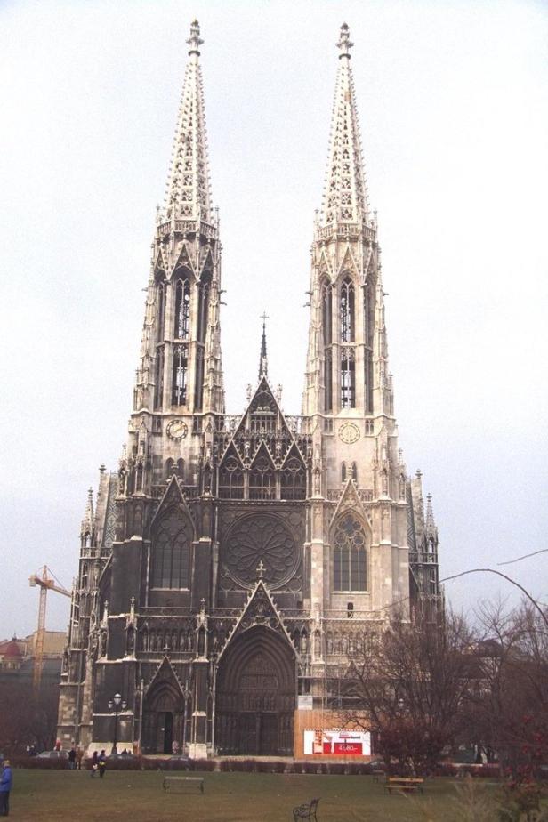 Nach 22 Jahren: Gerüst bei der Votivkirche wird abgebaut