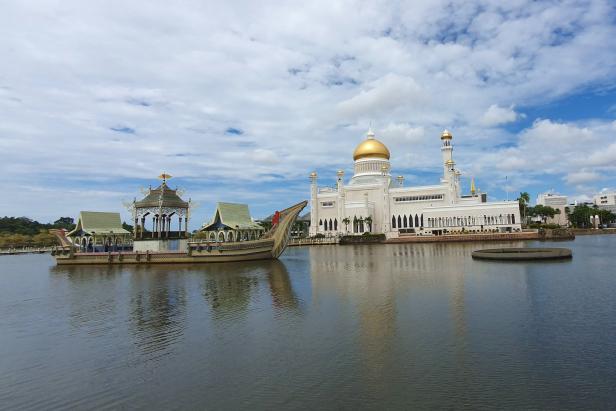 Brunei: Ein Sultanat im Rahmen des Unmöglichen