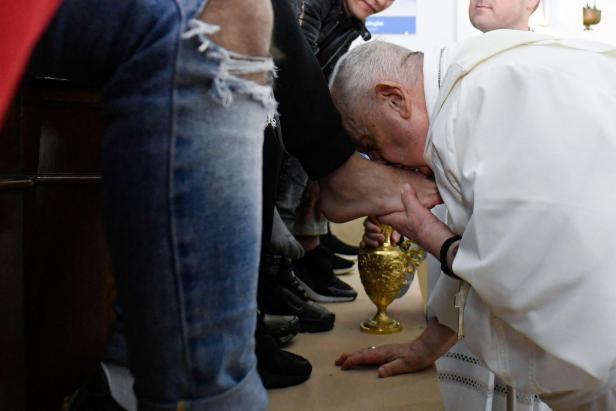 ITALY-VATICAN-RELIGION-POPE-HOLY THURSDAY