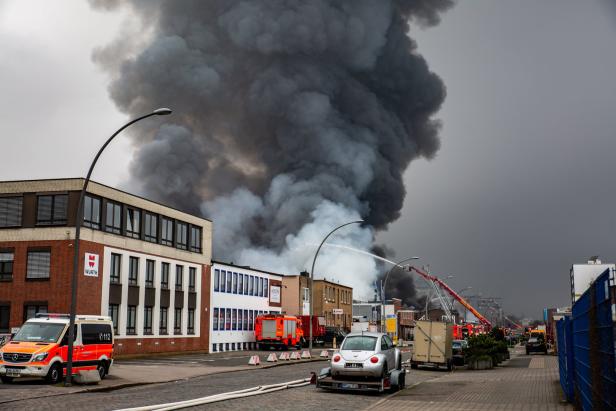 Großbrand in Hamburg: Feuerwehr gab Entwarnung
