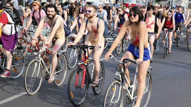 Protestfahrt durch Wien: Radfahrer zeigten Haut