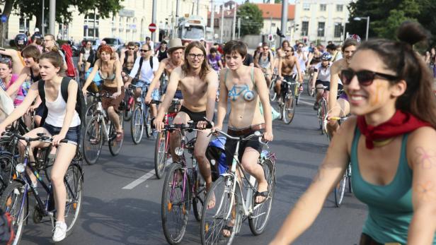 Protestfahrt durch Wien: Radfahrer zeigten Haut