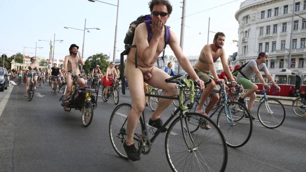 Protestfahrt durch Wien: Radfahrer zeigten Haut