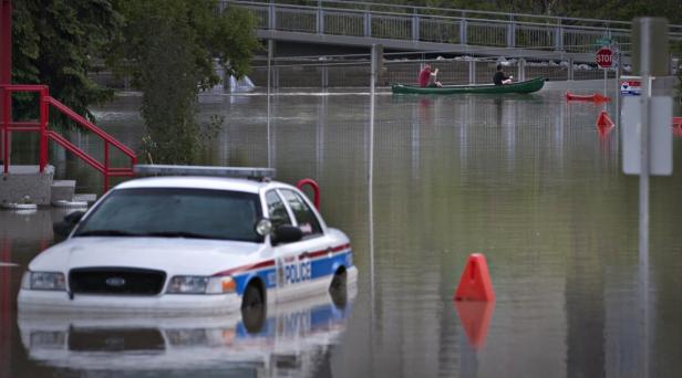 100.000 Menschen fliehen vor Hochwasser