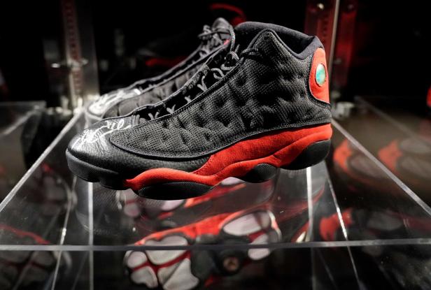 Schuhe von Basketball-Legende Jordan um Rekordsumme versteigert