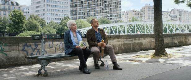 Filmkritik zu "Im Taxi mit Madeleine": Dany Boon als Taxifahrer mit redseligem Gast
