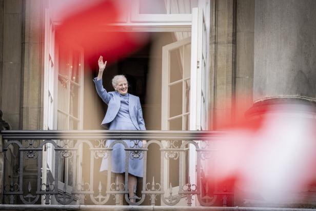 Dänische Königin winkte Landsleuten zum Geburtstag von Balkon aus zu