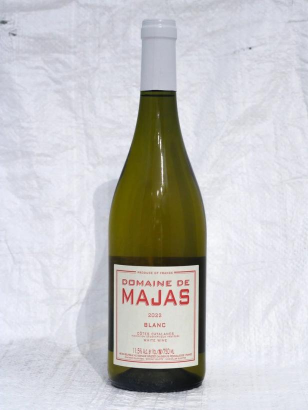 Eine Flasche „Domaine de Majas“ Blanc aus dem Jahr 2022.