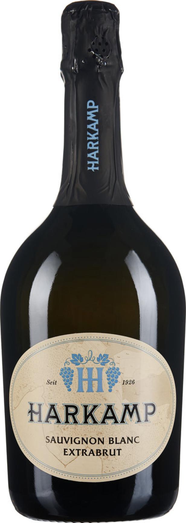Eine Flasche Harkamp Sauvignon Blanc Extra Brut Sekt.