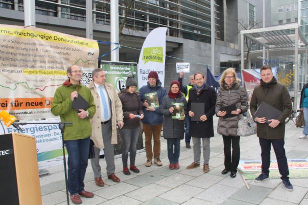 Verkehrswende gefordert: Petitionen und Manifest an Landtagsparteien