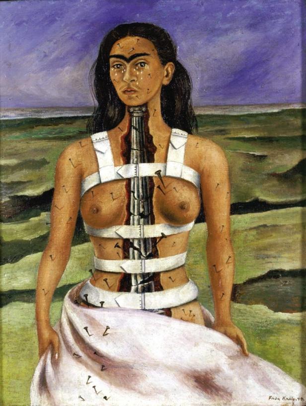 Das Gemälde „Die gebrochene Säule“ von Frida Kahlo zeigt eine Frau mit Nägeln im Körper und einer zerbrochenen Säule anstelle der Wirbelsäule.
