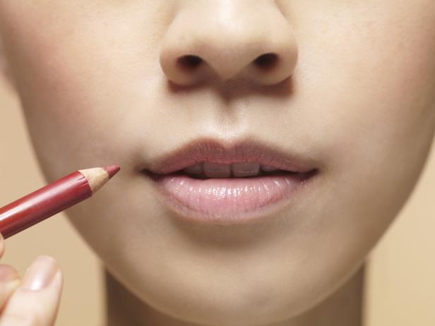 5 Tipps: So hält Ihr Lippenstift bombenfest