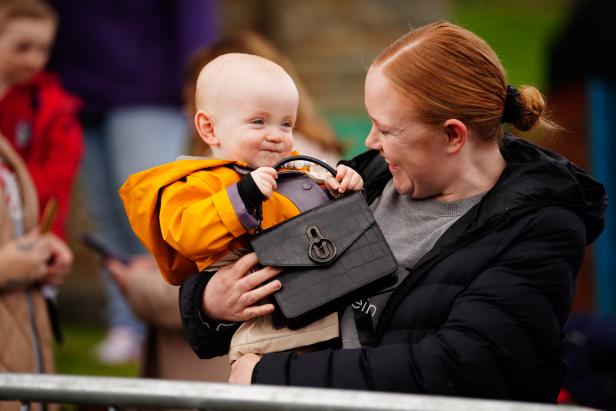 Baby stiehlt Prinzessin Kates Tasche: Antwort wird Mutter wohl nie vergessen