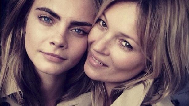 Ein Porträt von Cara Delevingne und Kate Moss.
